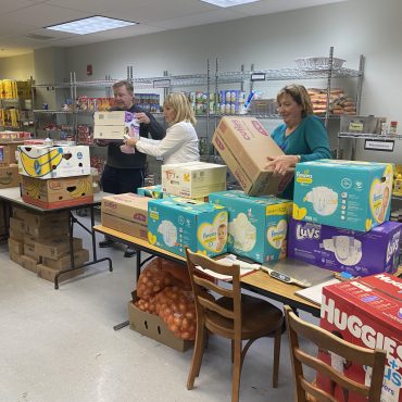Kim-Guadagno-working-in-the-food-pantry-at-mercy-center-scaled